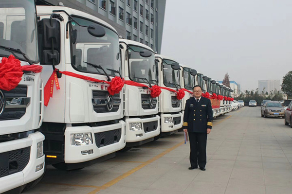 某軍港部隊訂購13臺東風D9壓縮垃圾車