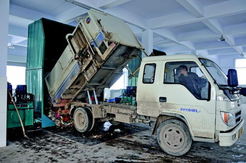 垃圾車運輸?shù)睦既ツ睦锪?垃圾的處理方式?