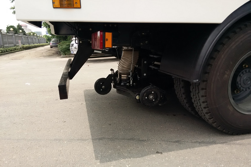 東風(fēng)天錦掃路車生產(chǎn)廠家報價【車型配圖詳解】