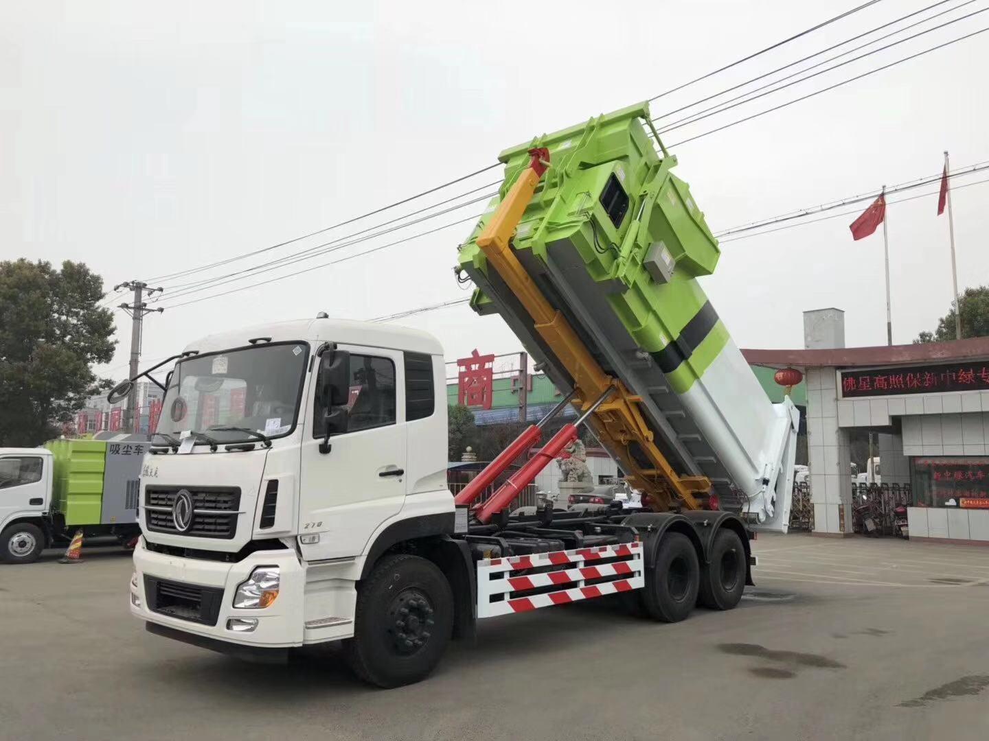 東風(fēng)天龍后雙橋25噸勾臂垃圾車及匹配移動(dòng)壓縮垃圾站見解