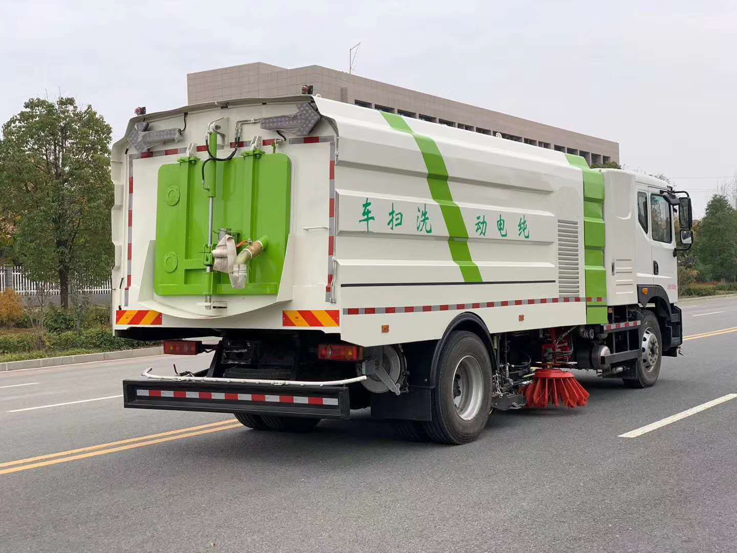 東風(fēng)華神大型純電動洗掃車配置/參數(shù)/圖片