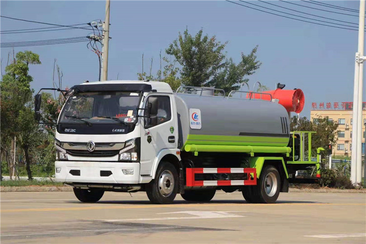 東風(fēng)多利卡8噸灑水車