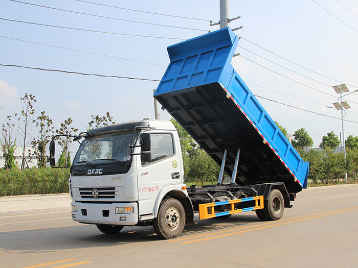 東風(fēng)8方密封式自卸式垃圾車