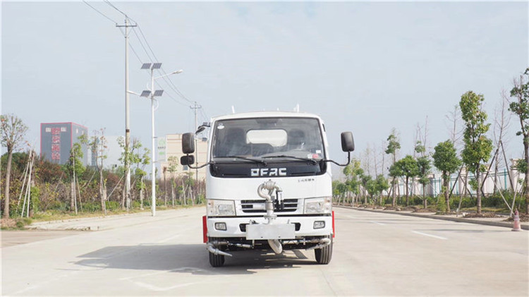 東風(fēng)8噸方罐灑水車帶電動(dòng)灑水炮