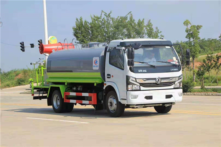 東風8方灑水霧炮車