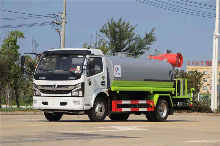 東風8方灑水霧炮車