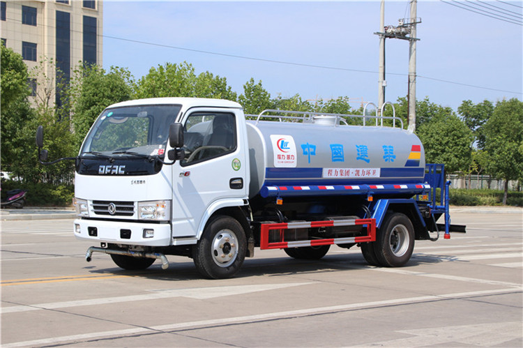 東風(fēng)多利卡5噸灑水車