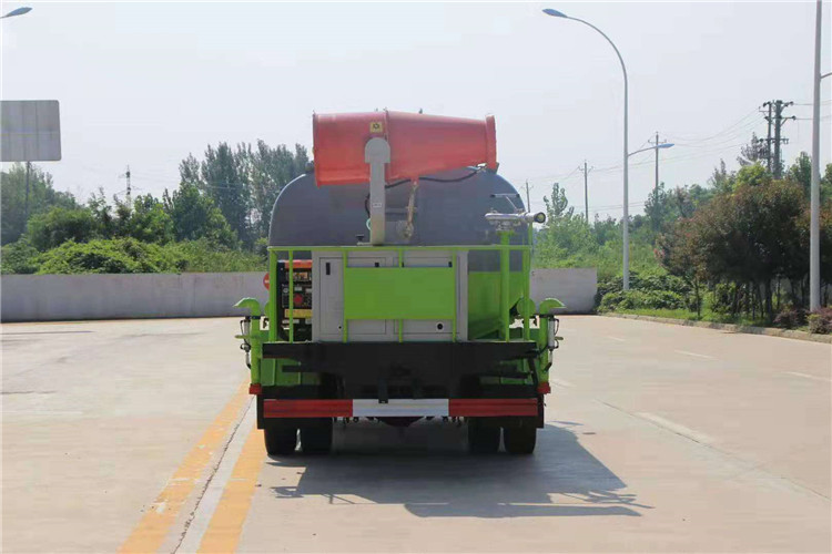 東風8方灑水霧炮車