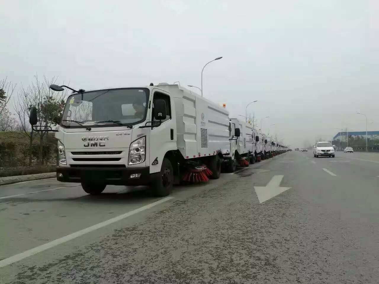 17輛國五江鈴凱銳掃路車發(fā)往浙江