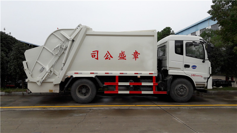 國(guó)五東風(fēng)天錦壓縮式垃圾車(chē)多方位圖片三