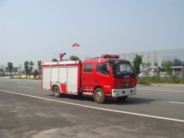 東風(fēng)多利卡水罐消防車