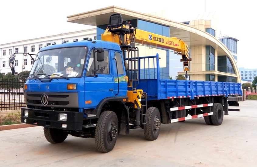 東風(fēng)小三軸10噸隨車吊