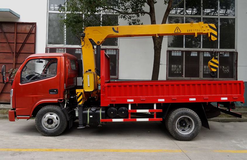 東風(fēng)2噸小型隨車吊多方位圖片二